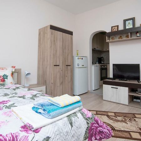 Lynn'S Oasis-Ocean Touch In Core Downtown Apartamento Burgas Exterior foto